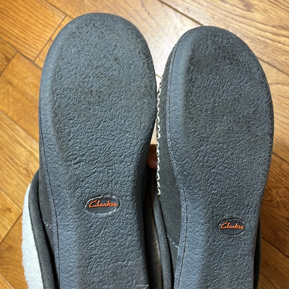 Clarks | women’s slippers with leather upper and Sherpa lining shoe size 8 - Picture 3 of 11